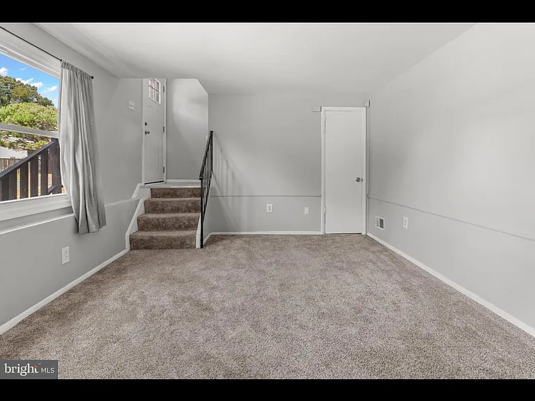 655 Cadbury Dr — Photo 2