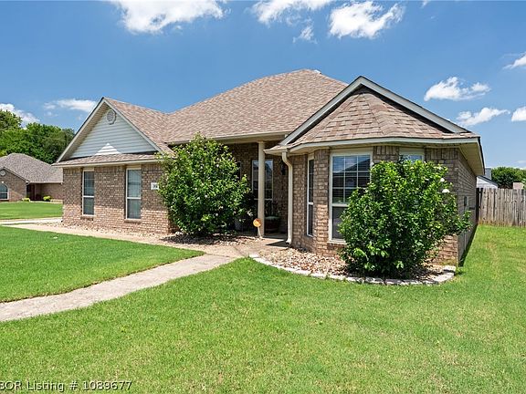 3rd image of 301 Apple Valley Dr