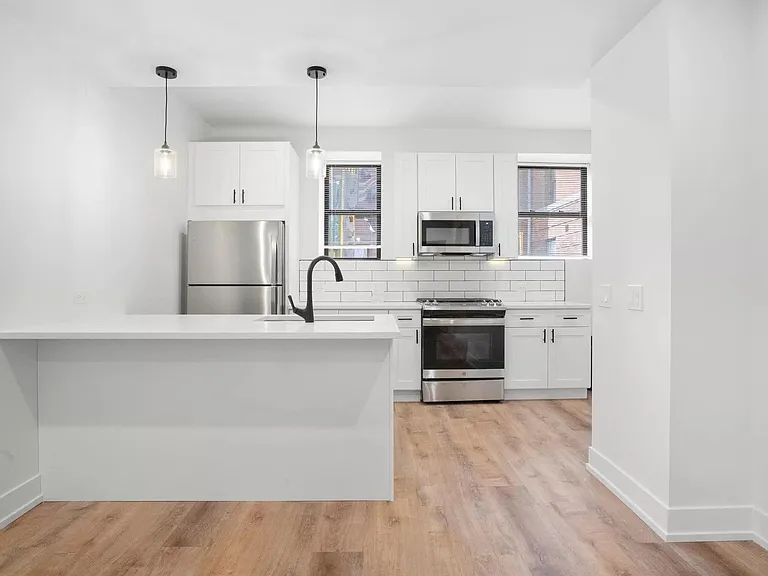 2219 N Hamilton Ave #6 — Photo 1