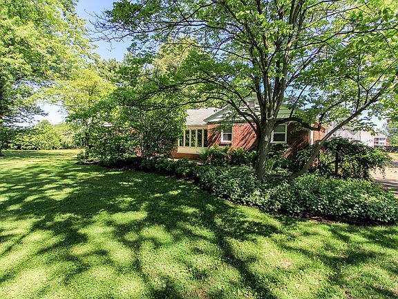 2nd image of 285 Castor Rd