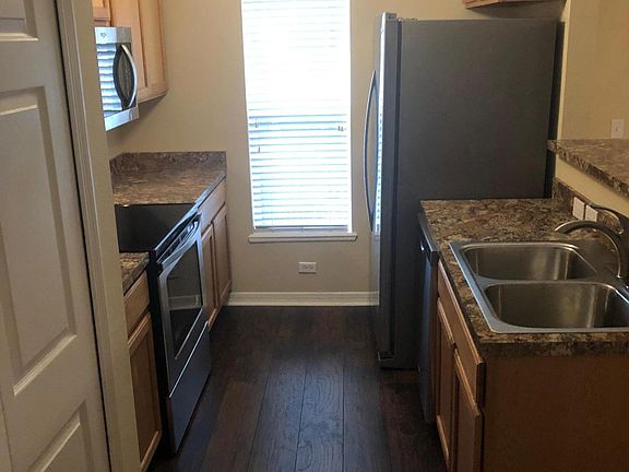 5th image of 11575 Hickory Oak Dr