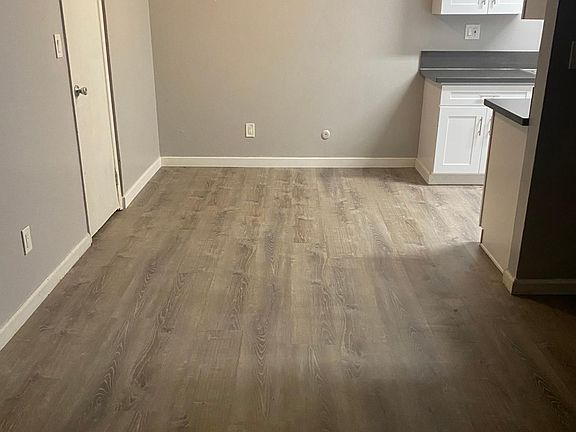 3rd image of 6744 Orizaba Ave