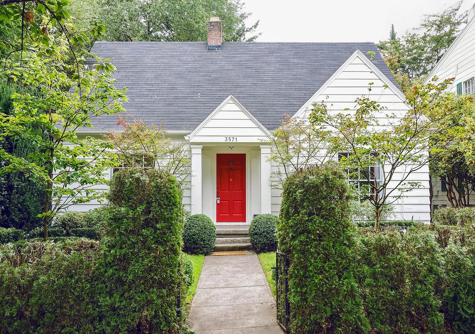 Beautiful Dream Home in the Southwest Hills! Call now to live amongst the trees! — Photo 1