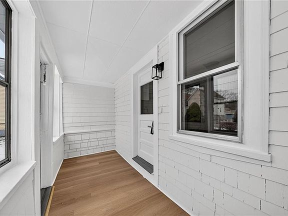 4th image of 220 Francis Ave