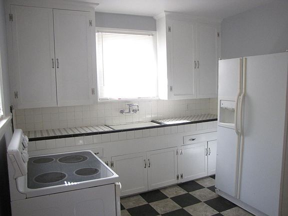 3rd image of 311 W 29th St
