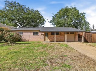 1902 Alan A Dale Rd, Arlington, TX 76013