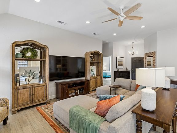 5th image of 8217 Rincon St