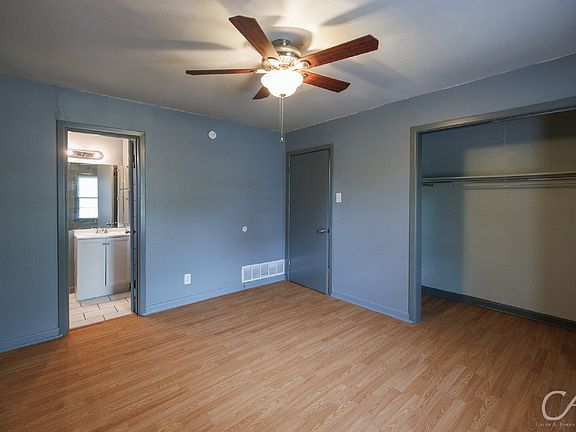 4th image of 2217 S Willis St