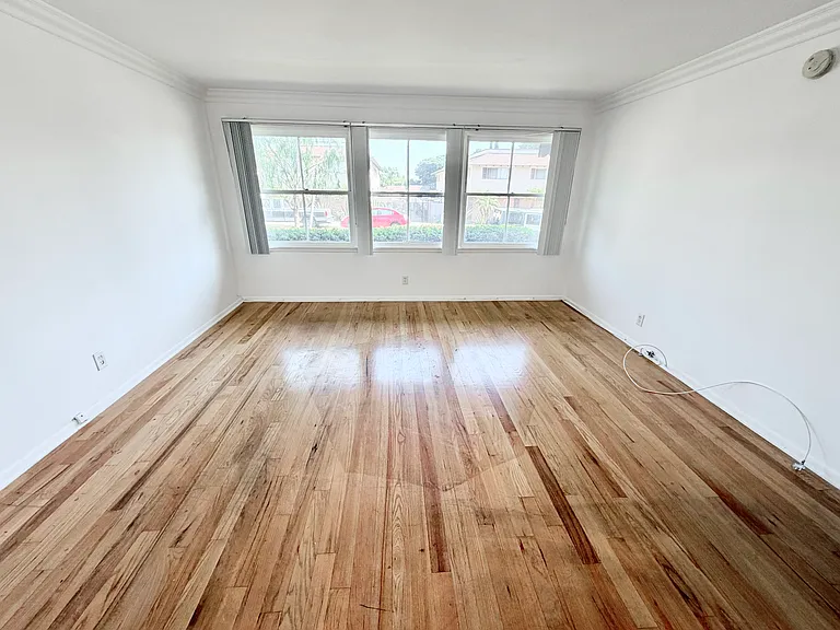 615 Linwood Ave — Photo 14