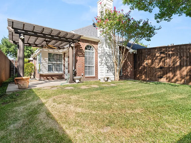 6721 Misty Hollow Dr — Photo 26