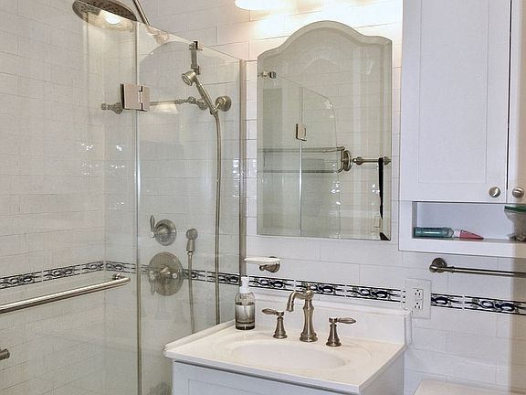 4th image of 67 S Oxford St APT 4B