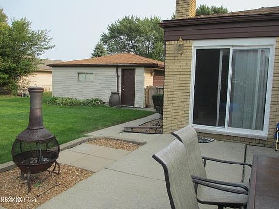 4th image of 42026 Coulon Dr