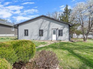 1528 E Pleasant View Dr, Des Moines, IA 50320