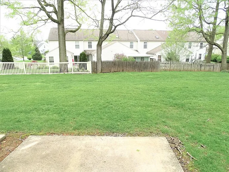 103 Pepperton Ct — Photo 16