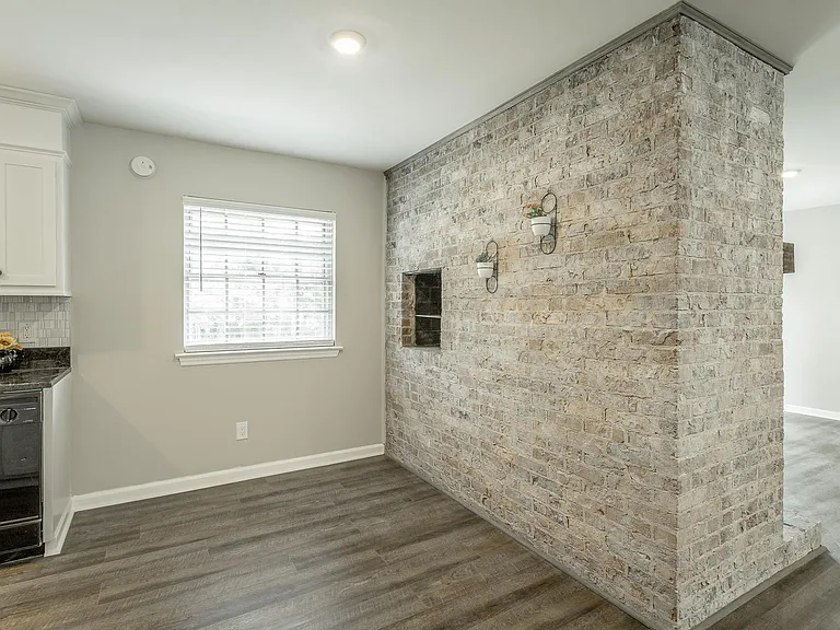 1403 Clearpoint Dr — Photo 14