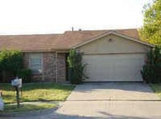 816 W Embercrest Dr, Arlington, TX 76017