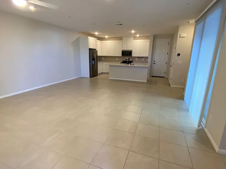 828 Royal Beekman St — Photo 6