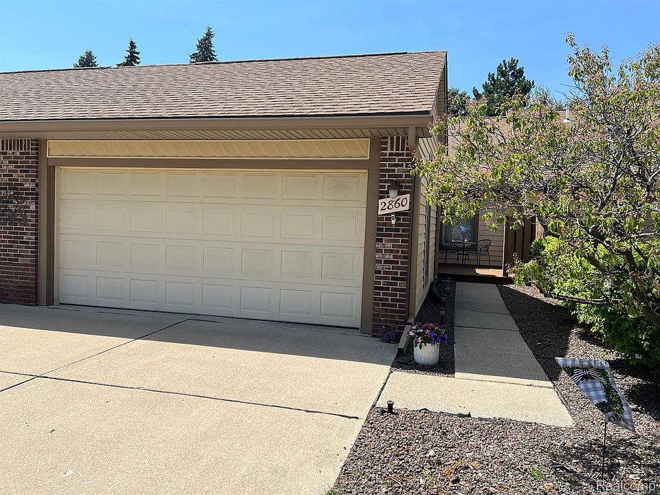 1st image of 2860 Lakewood Dr