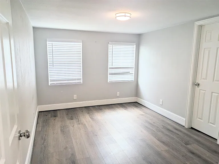 813 1/2 Alexander St #1 — Photo 6