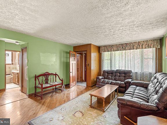 4th image of 6715 Youngstown Ave
