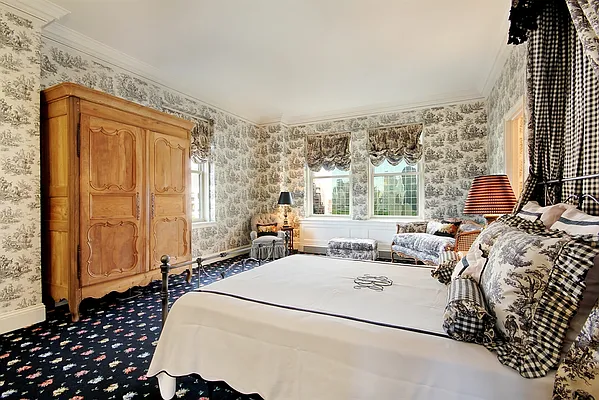 Sold by Corcoran | media 7