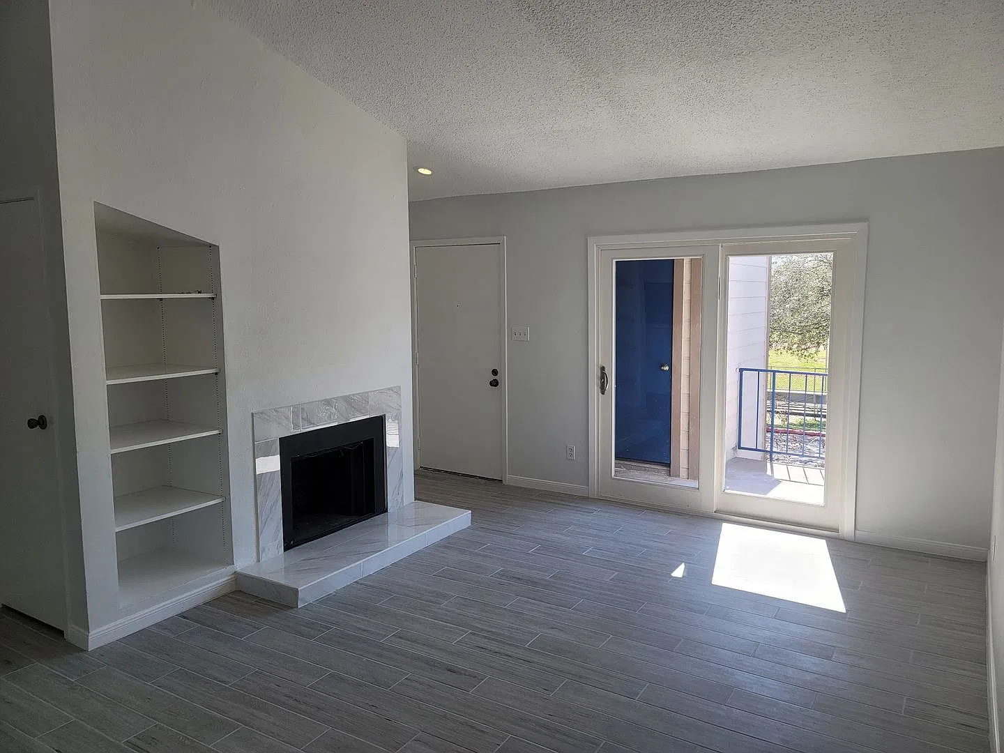 7032 N Holiday — Photo 2