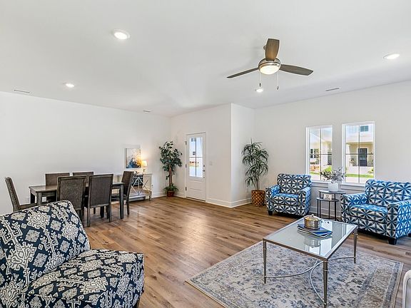 3rd image of 419 E Park Pl