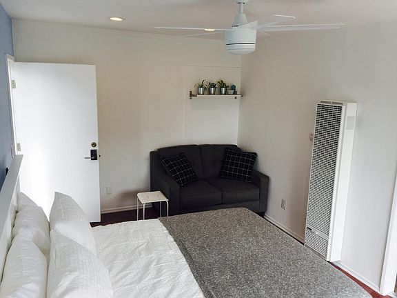 3rd image of 2314 Pacific Ave APT D