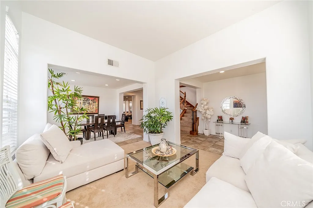 4 bed, 3.5 bath, 3119 sqft, $4,000 — Photo 4