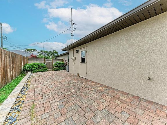 3rd image of 1495 RINGTAIL ROAD