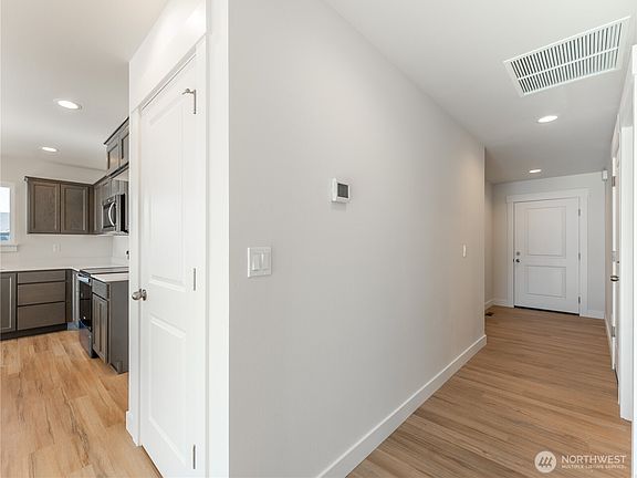 4th image of 844 N Macaw Avenue