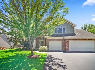 39W673 Benton Ln, Geneva, IL 60134