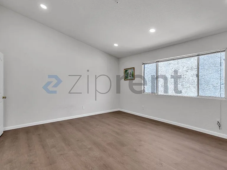1001 Sandhurst Dr — Photo 43