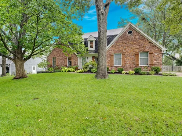 11915 Cherokee Ln, Leawood, KS 66209