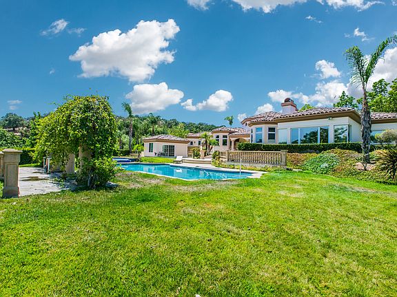 3rd image of 15823 Esquilme Dr