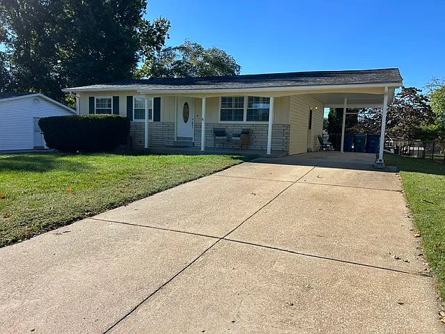 3 bed, 1036 sqft, $2,195 — Photo 1