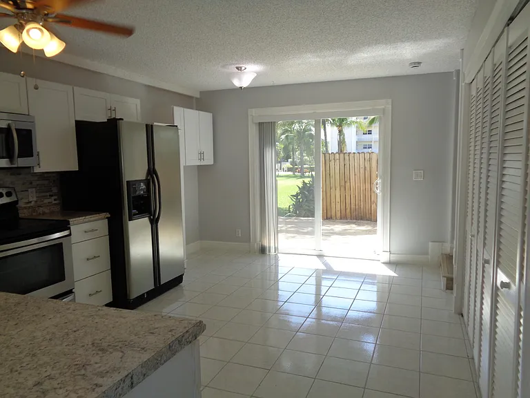1917 NE 3rd St #103 — Photo 6
