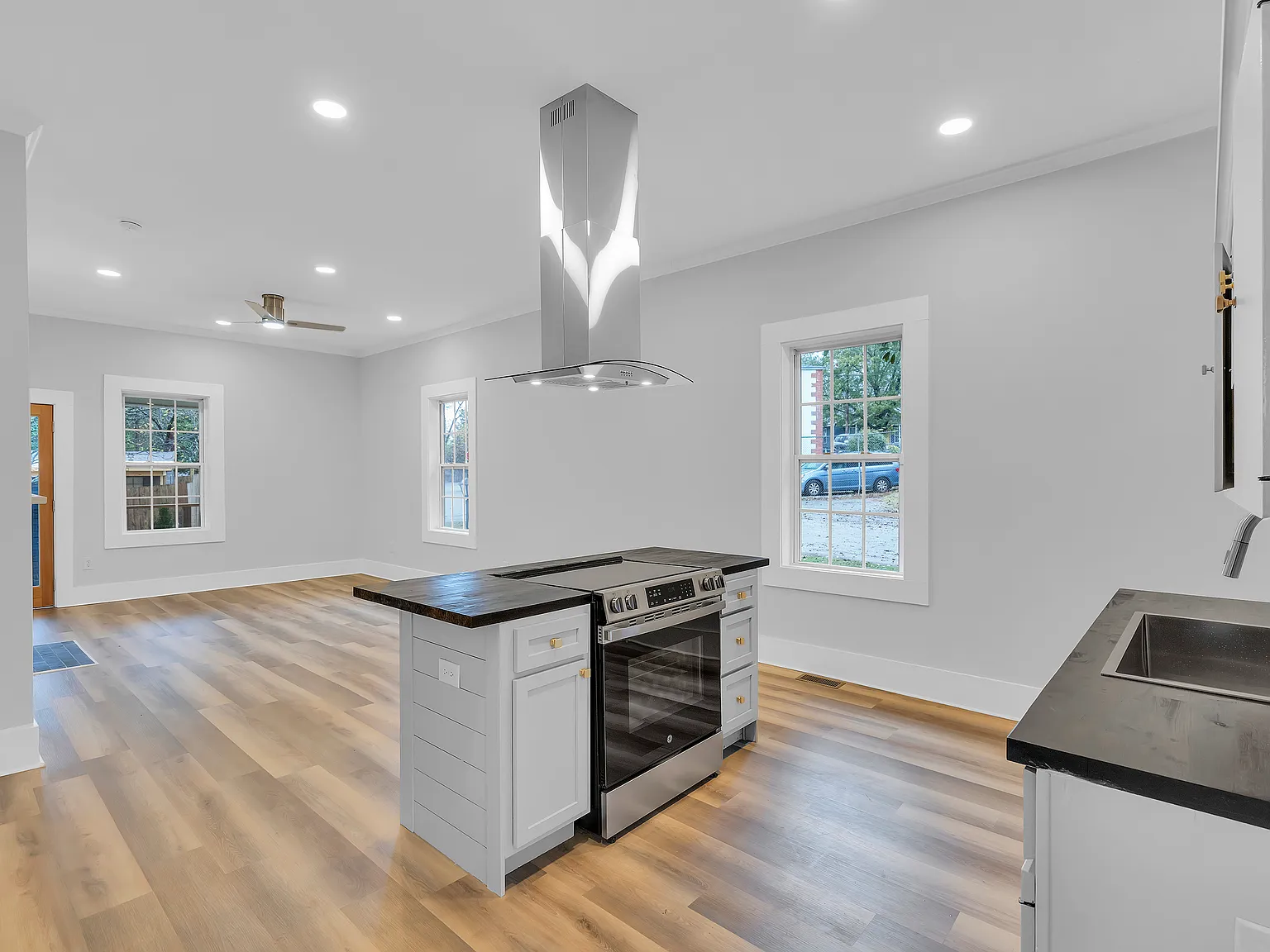 2 bed, 1133 sqft, $2,100 — Photo 4