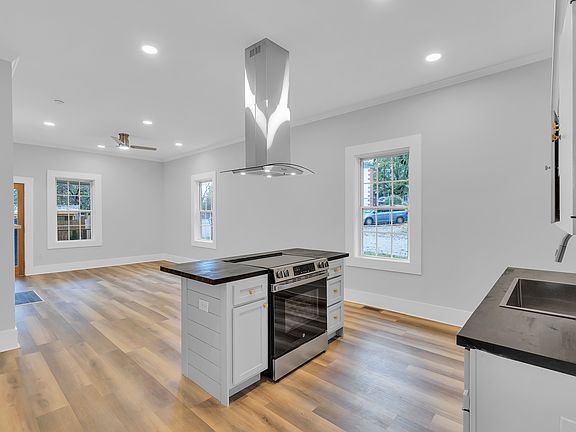 4th image of 289 Werts St
