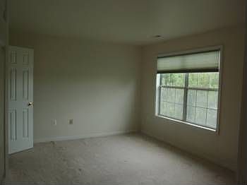 3rd image of 10 Riverton Dr