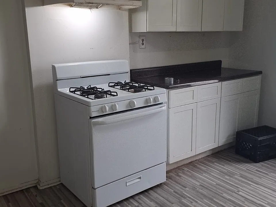 85 Bruce Ave #2S