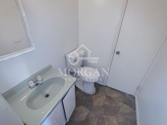 5th image of 902 S Anderson St #2