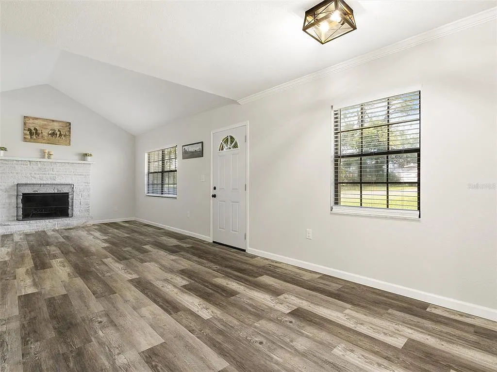 2 bed, 2.5 bath, 1800 sqft, $2,200 — Photo 3