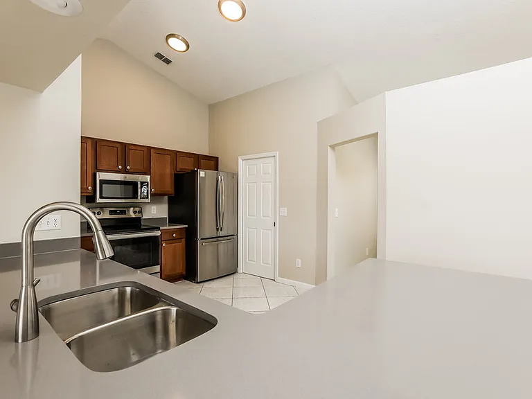 371 Snowshoe Ct — Photo 6