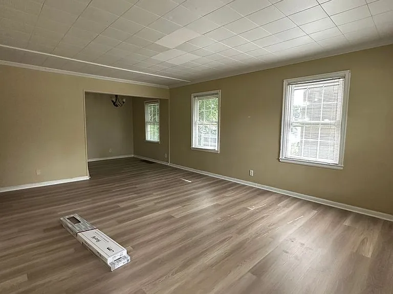 1712 W Bethel Ave — Photo 2