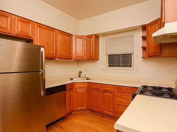 2nd image of 2763 N Kenmore Ave APT 2R