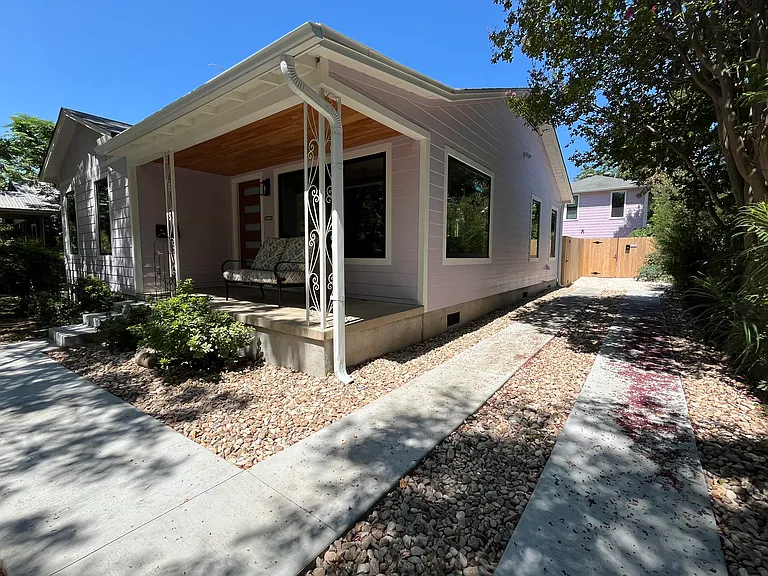 4412 Bellvue Ave — Photo 2