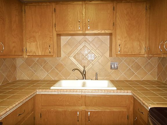 5th image of 807 E 21st St APT 17