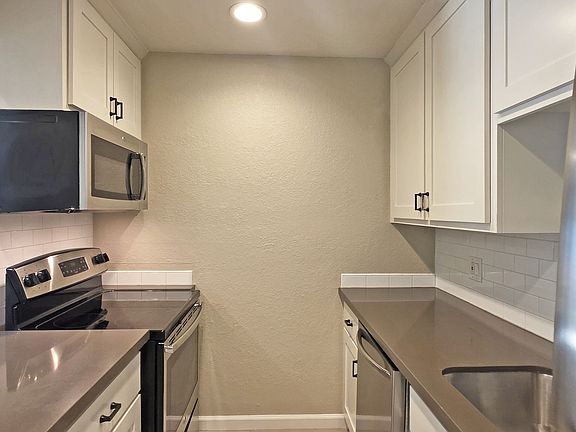 5th image of 2222 I St APT 15