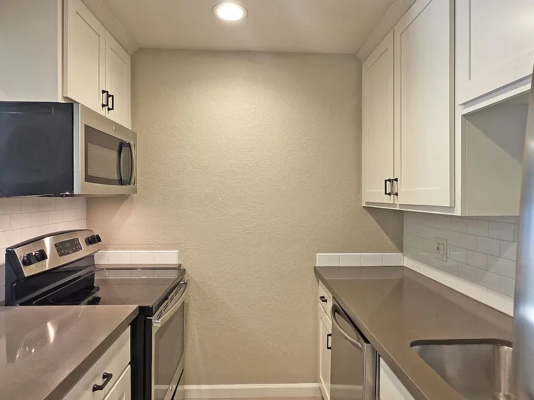 2222 I St #15 — Photo 5